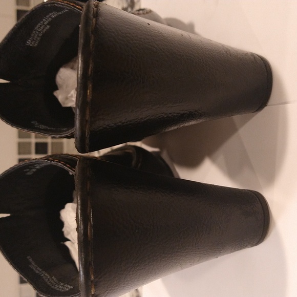 *Excellent Used Condition* Born Clogs with Buckle- Blk, Size 9 M - Picture 9 of 15